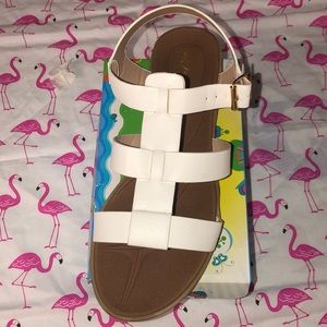 Forever comfort white sandals